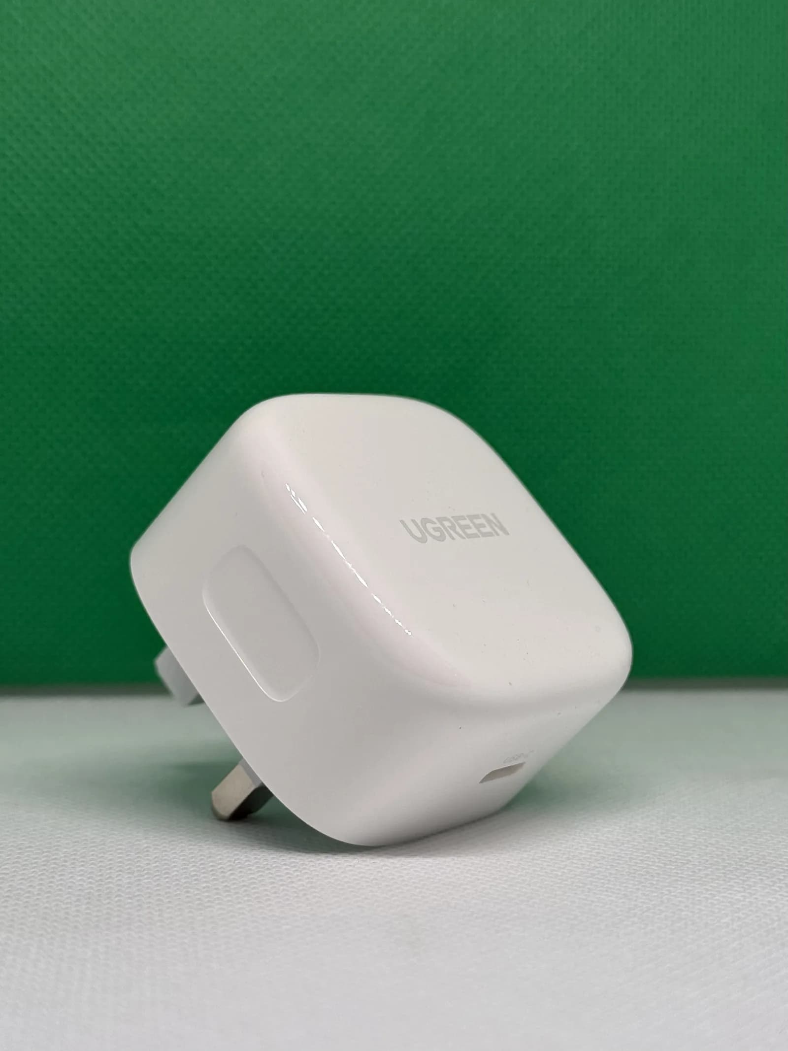 ugreen-20w-3-pin-adopter-uk-plug