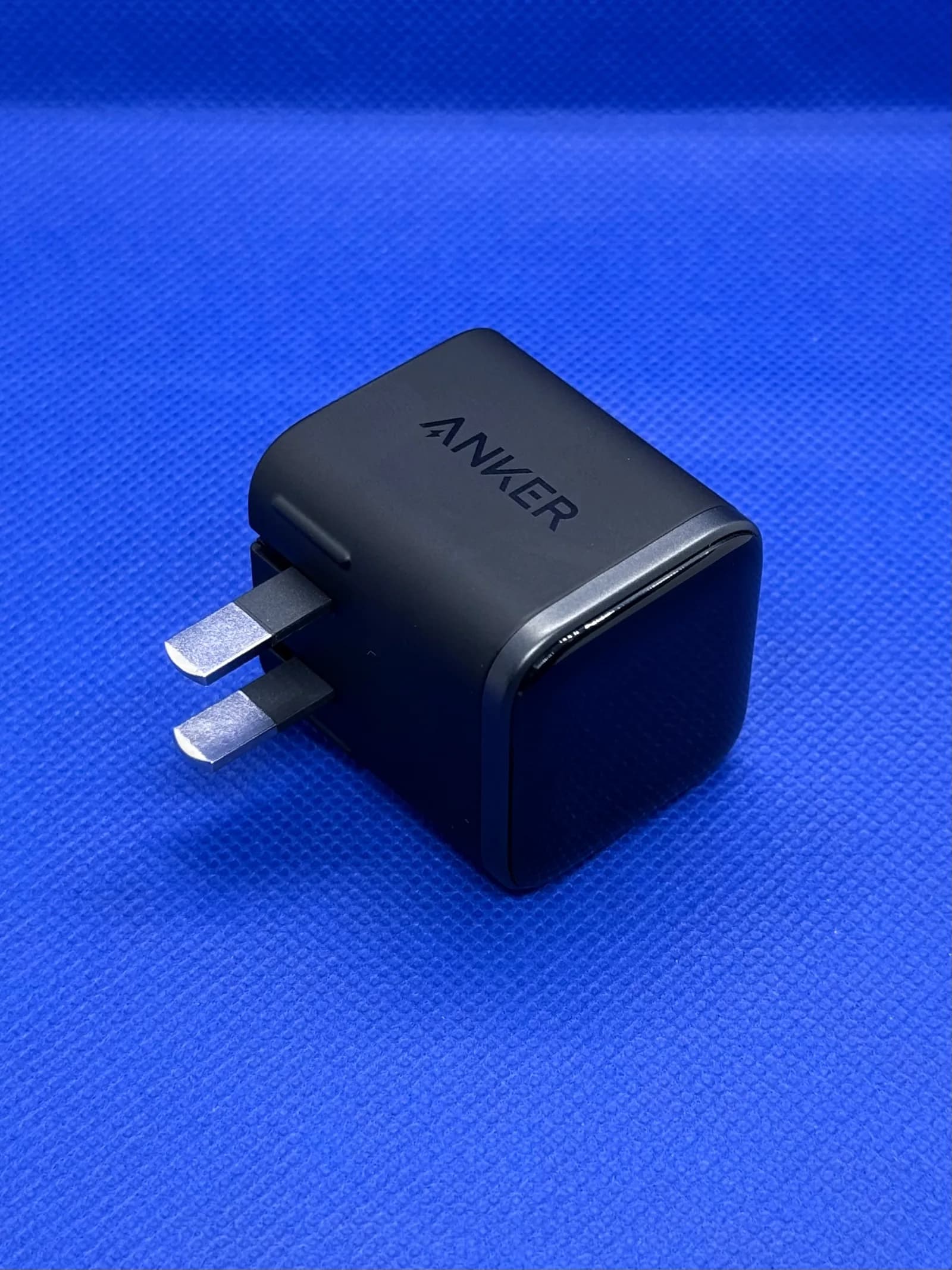 Anker Nano Charger (45W, Smart Display, 180° Foldable) product image 1